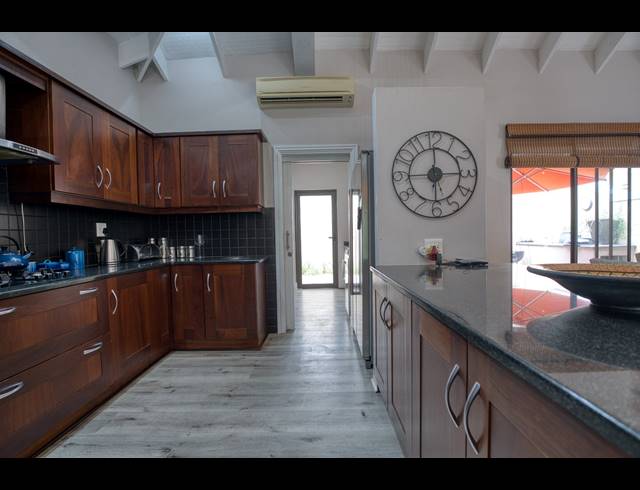 5 BEDROOM HOUSE TO LET IN ZIMBALI ESTATE
